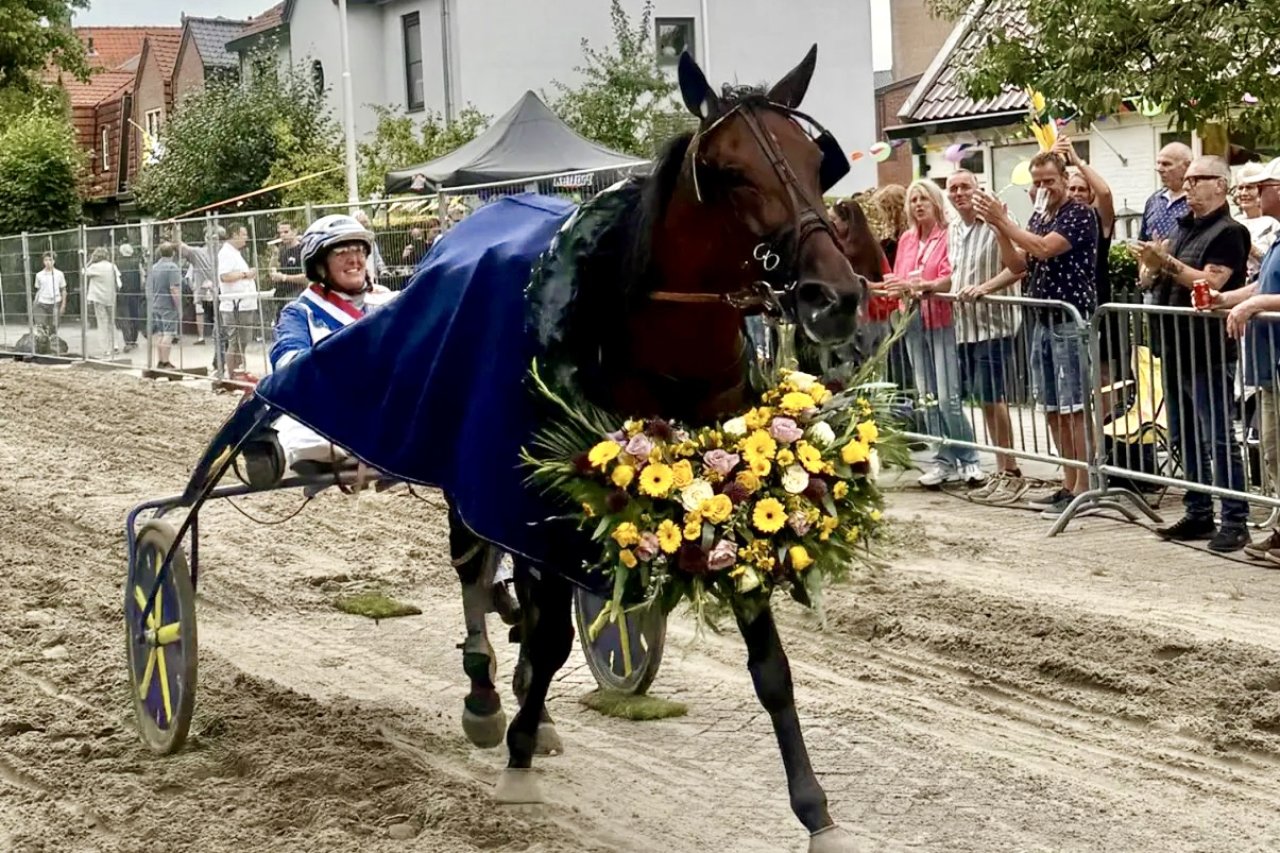 Lindsey Pegram achter Omar Schermer in Santpoort.