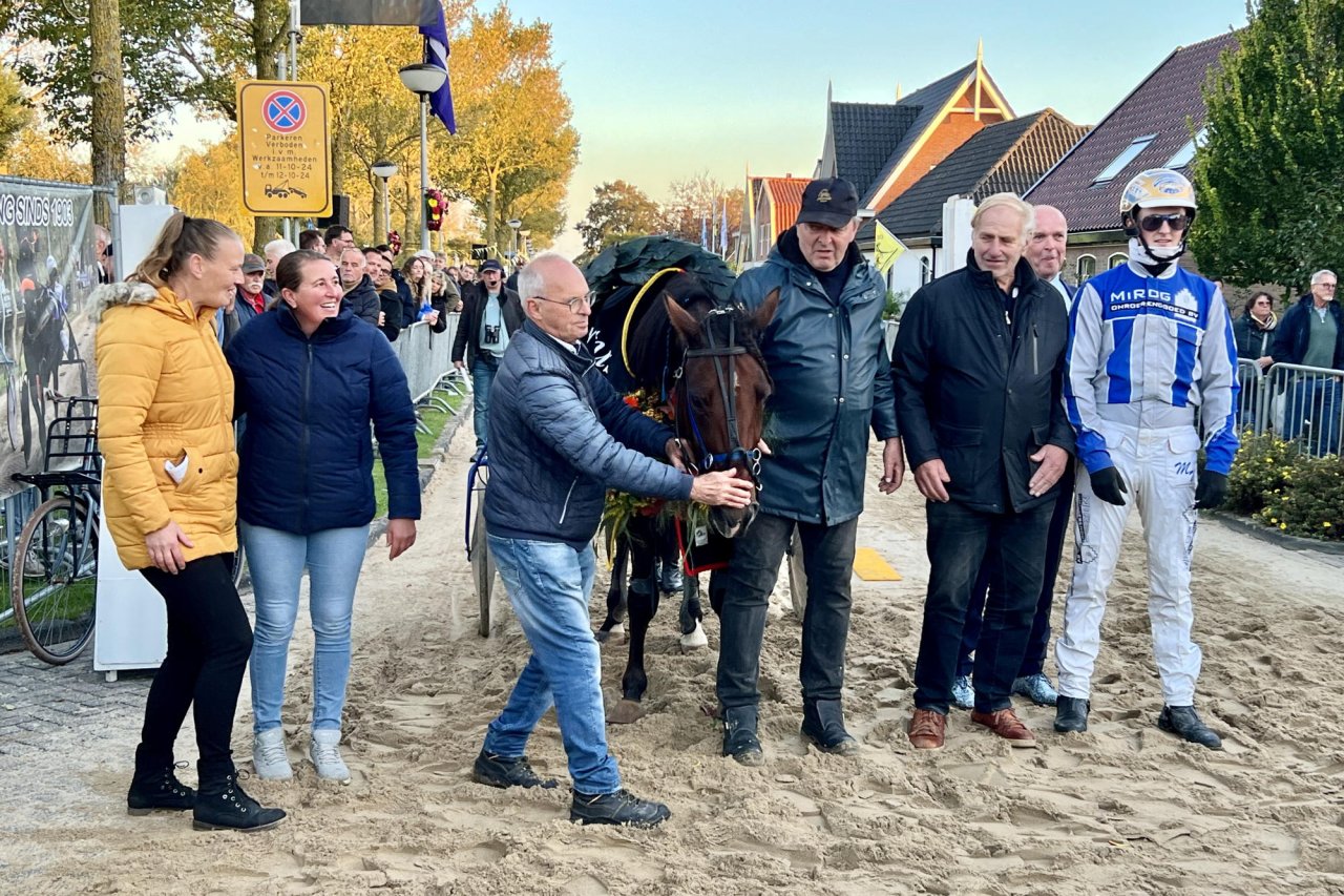 Bankrobber wint laatste kortebaan 2024 in 't Zand.