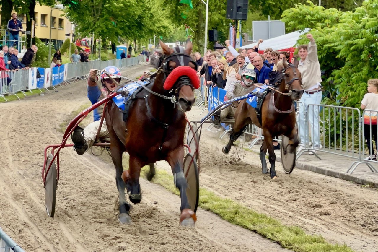 Cotton Eye Joe verslaat Dia A Baers in finale kortebaan Assendelft 2024.