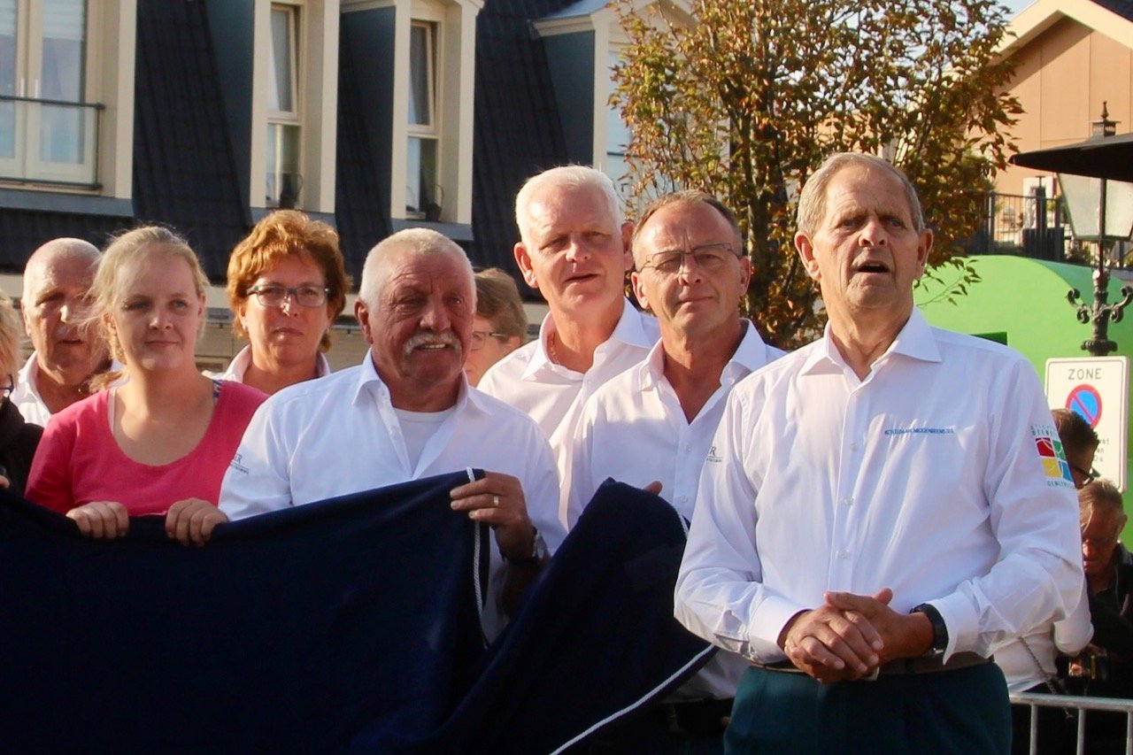 Cees Pauw, uiterst rechts op de foto, tijdens de kortebaan in 2018.
