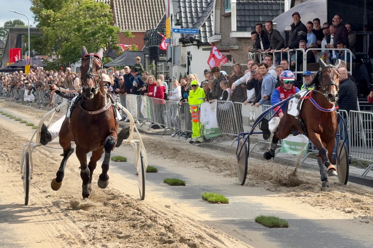 Global Ufo (links) verslaat in de finale van Venhuizen 2025 Natas F Boko.