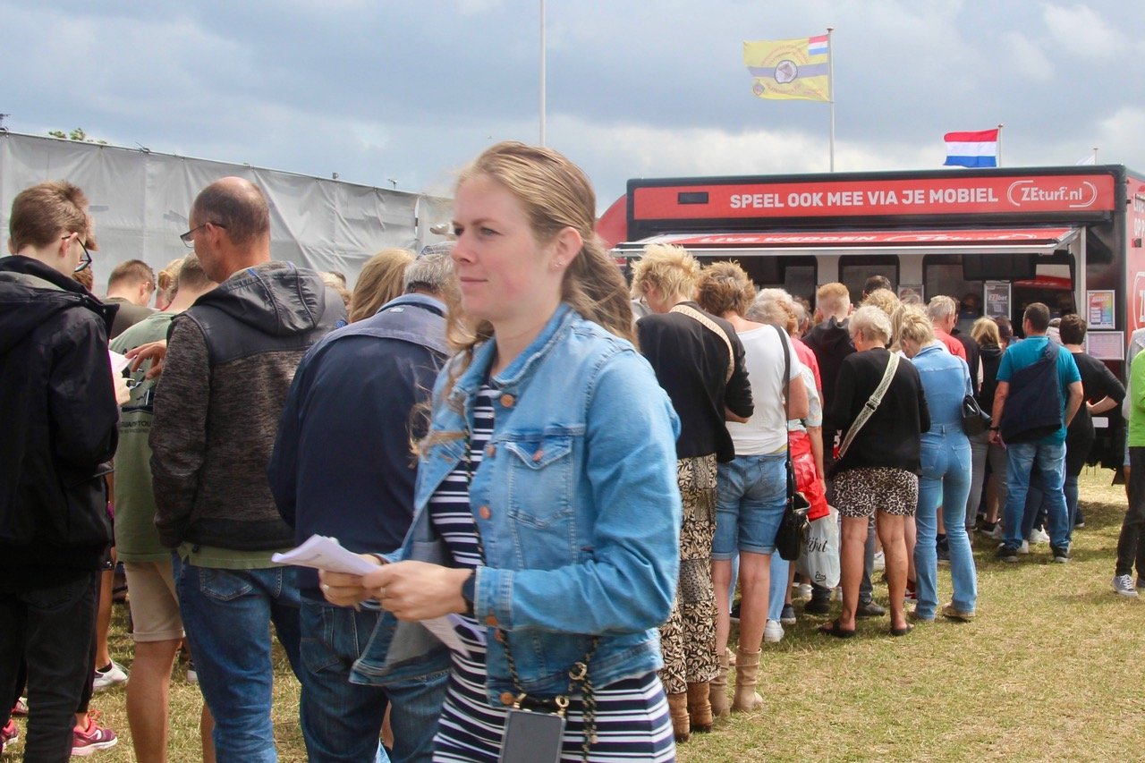 Totalisatorwagen op Kortebaan Stompwijk.